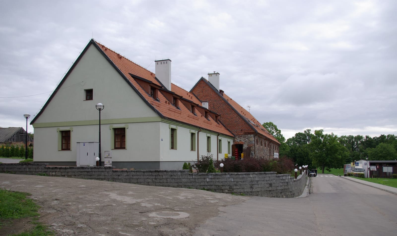 Sztynort – Hafen und Gebäude am Mamry-See