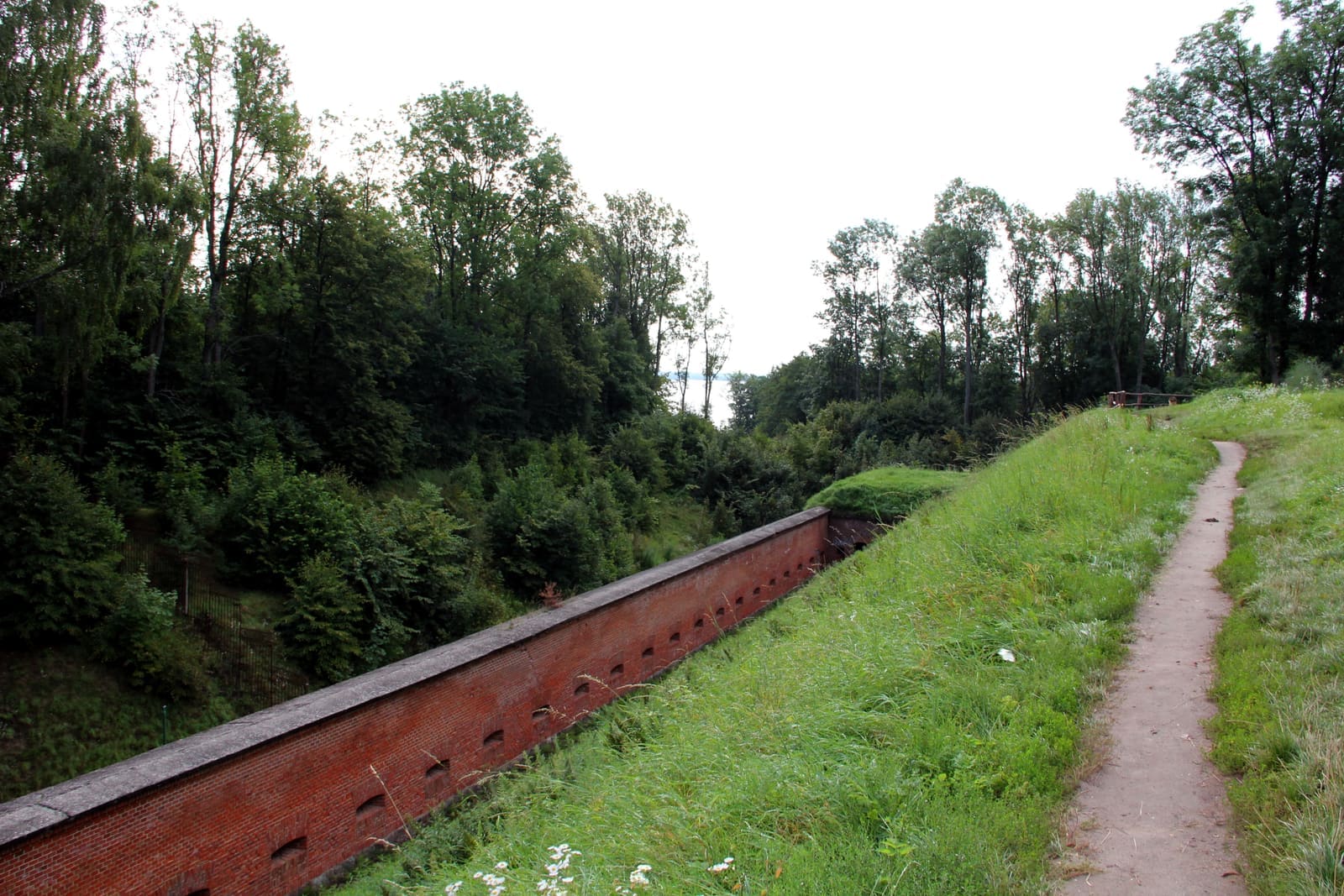 Wälle und Tore der Festung Boyen aus dem 19. Jahrhundert in Giżycko